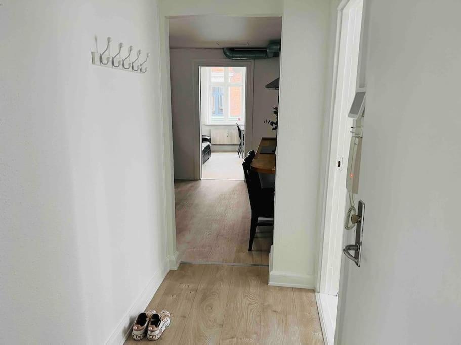 Lovely 1-Bedroom Condo In Aarhus C ภายนอก รูปภาพ