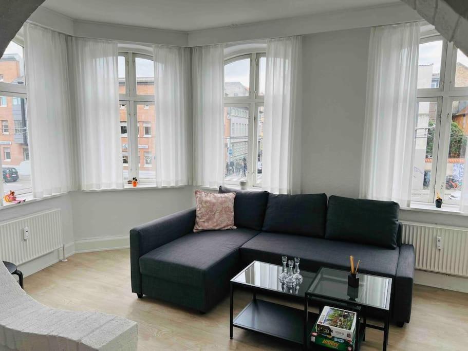 Lovely 1-Bedroom Condo In Aarhus C ภายนอก รูปภาพ