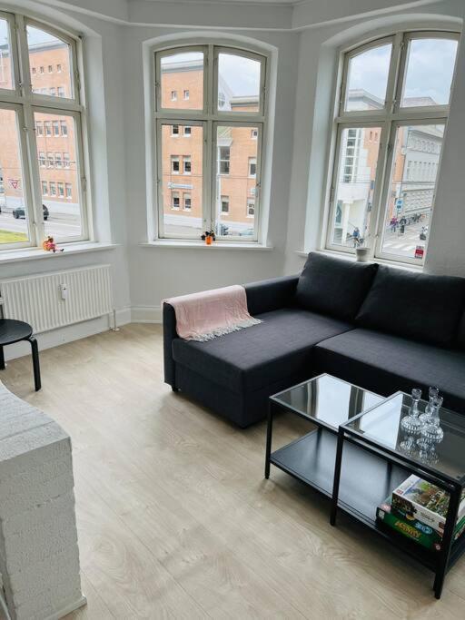 Lovely 1-Bedroom Condo In Aarhus C ภายนอก รูปภาพ
